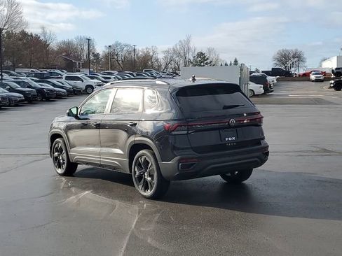 New 2026 Volkswagen Taos SE FWD image 3