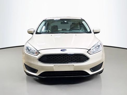 Used 2018 Ford Focus SE FWD image 3