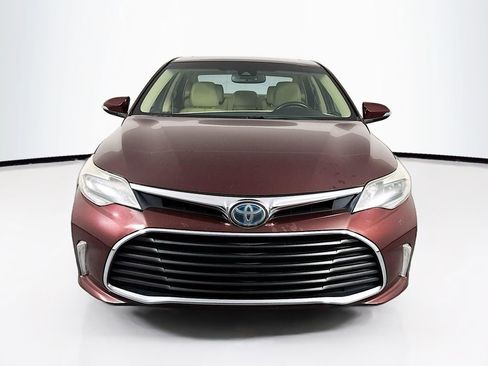 Used 2018 Toyota Avalon Limited image 2