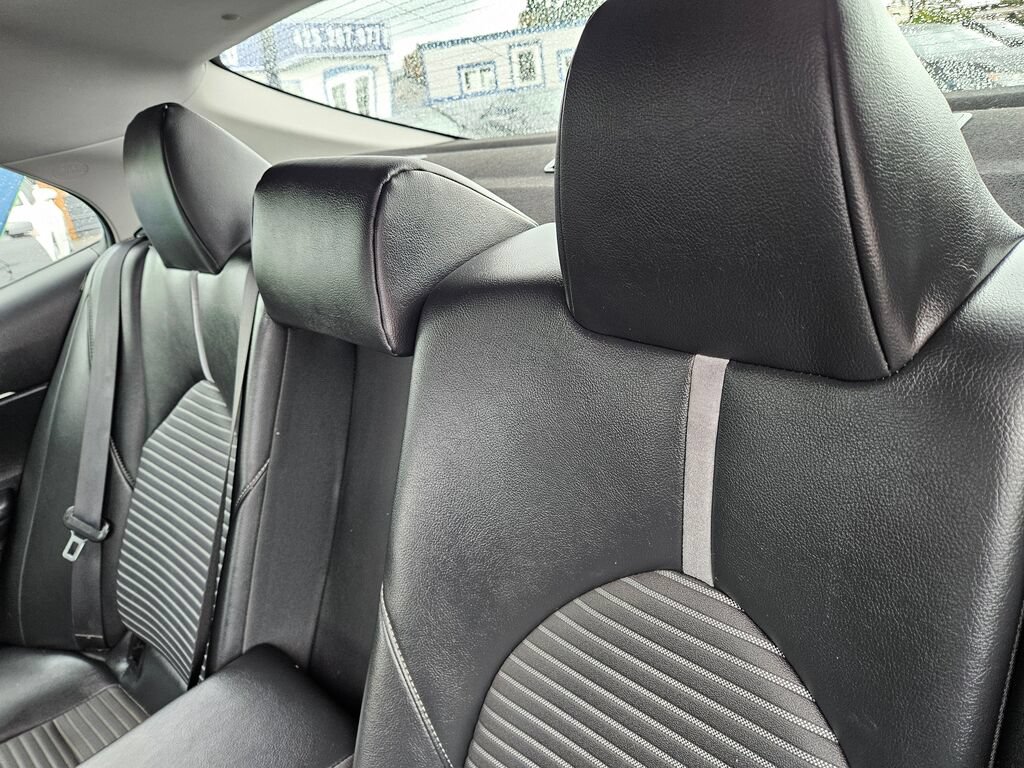 Used 2018 Toyota Camry SE FWD image 11