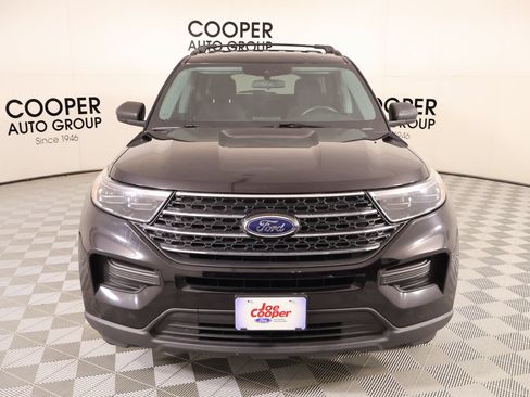 Used 2023 Ford Explorer XLT AWD/4WD image 9