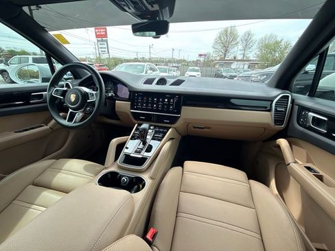 Used 2023 Porsche Cayenne AWD/4WD image 28
