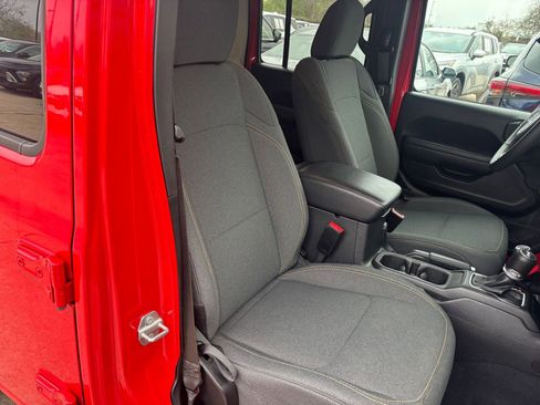 Used 2025 Jeep Wrangler Sport S image 35