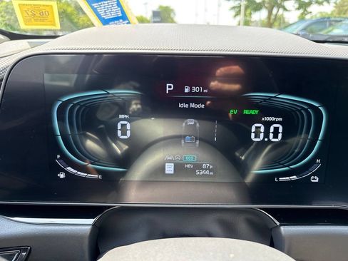Certified 2025 Kia Niro EX w/ EX Cold Weather Package FWD image 33