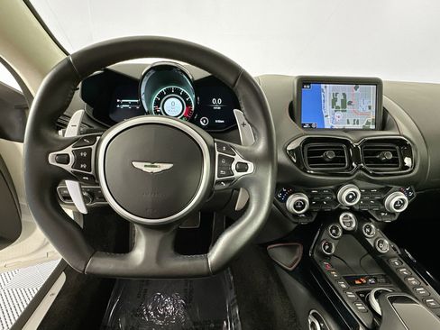 Used 2021 Aston Martin V8 Vantage Coupe image 11