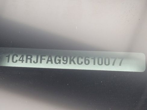 Used 2019 Jeep Grand Cherokee Laredo image 33