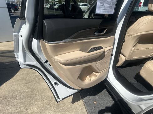 Used 2023 Jeep Grand Cherokee Limited image 21