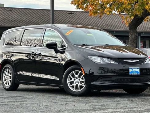 Used 2024 Chrysler Voyager LX image 2