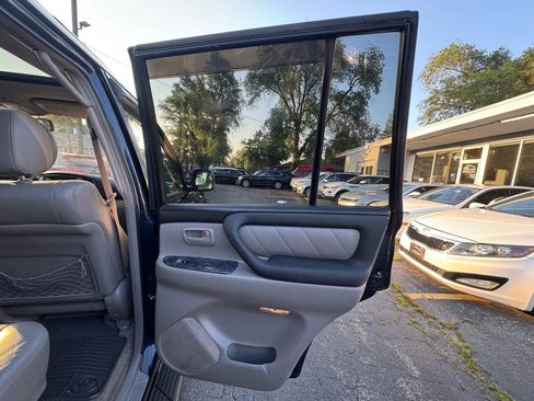Used 2004 Toyota Land Cruiser image 29