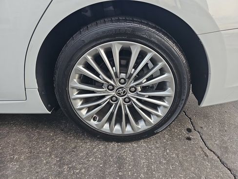 Used 2022 Toyota Avalon Limited image 33