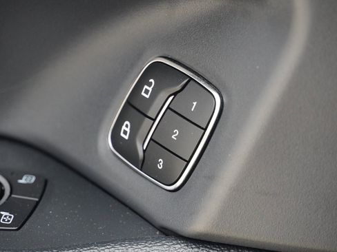 Used 2024 Ford Expedition XLT image 18