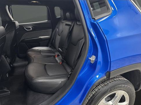 Used 2023 Jeep Compass Latitude image 34