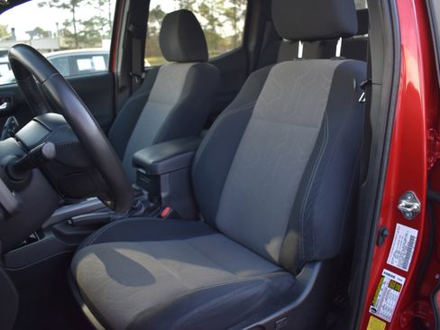 Used 2020 Toyota Tacoma TRD Sport w/ Technology Package image 27