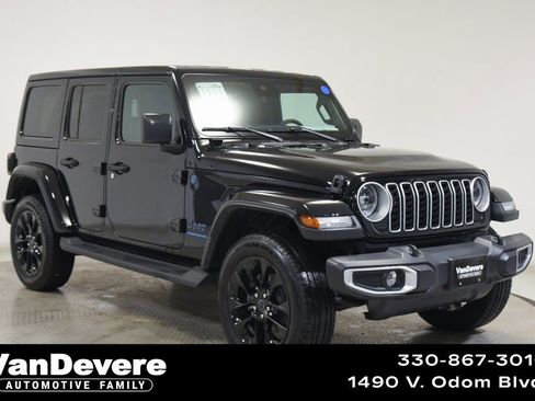 Used 2025 Jeep Wrangler Unlimited Sahara image 1