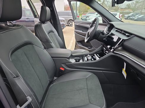 New 2026 Jeep Grand Cherokee Altitude AWD/4WD image 10