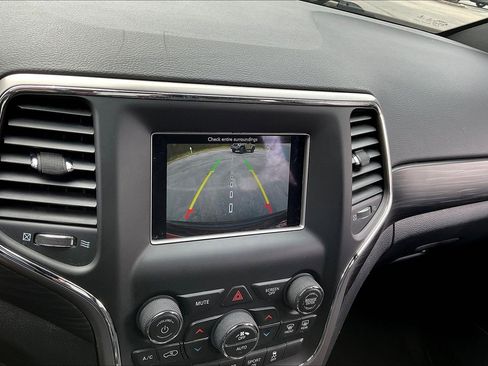 Used 2021 Jeep Grand Cherokee Laredo w/ Security & Convenience Group image 16