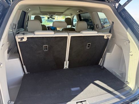 Used 2024 Volkswagen Atlas SE w/ Panoramic Sunroof Package FWD image 11