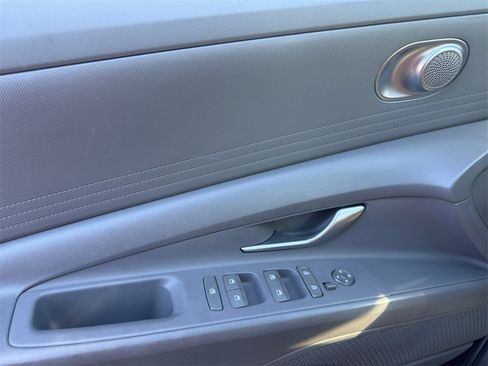 Used 2024 Hyundai Elantra SEL image 21
