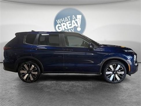 New 2025 Mitsubishi Outlander SE image 2