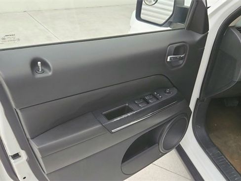 Used 2014 Jeep Patriot Limited image 18