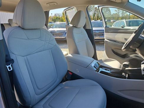 New 2026 Hyundai Tucson SE image 10