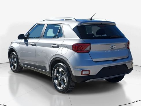 Used 2024 Hyundai Venue SEL image 7