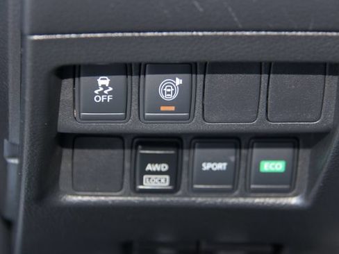 Used 2017 Nissan Rogue SV AWD/4WD image 31