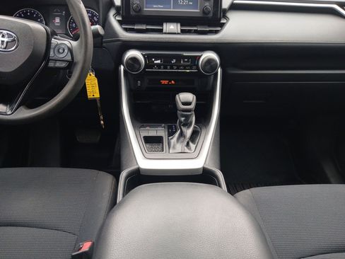 Used 2019 Toyota RAV4 LE image 11