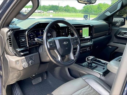 Used 2022 Chevrolet Silverado 1500 ZR2 w/ Technology Package image 11