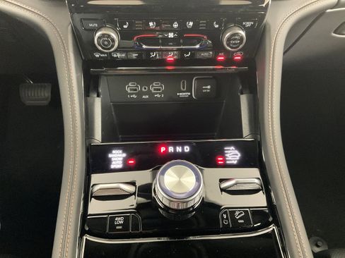 New 2025 Jeep Grand Cherokee Summit image 14