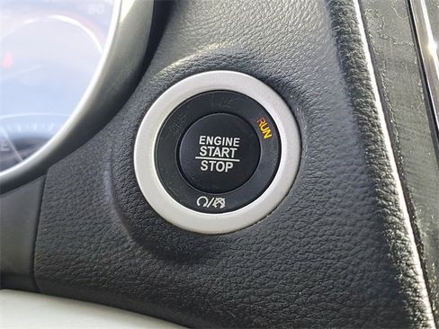 Used 2017 Dodge Journey SE image 31