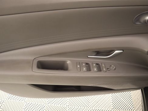Used 2024 Hyundai Elantra SE FWD image 14