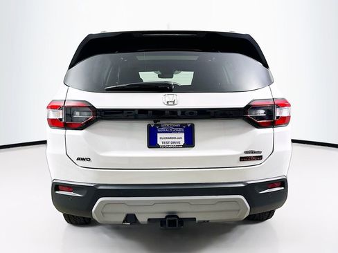 Certified 2025 Honda Pilot TrailSport image 15