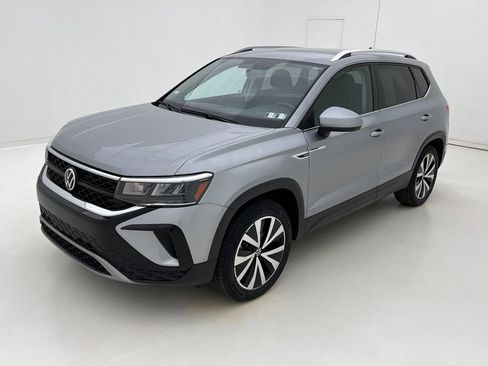 Used 2022 Volkswagen Taos SE image 4