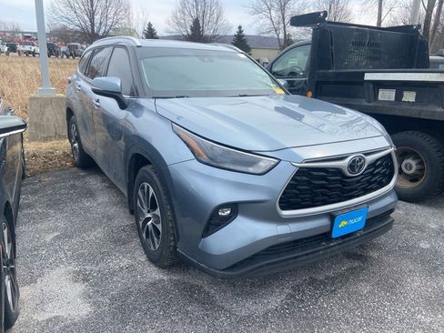 Used 2022 Toyota Highlander XLE image 1