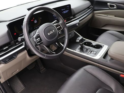Used 2025 Kia Carnival FWD image 13