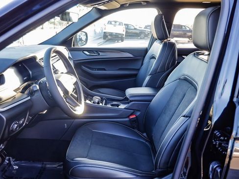 New 2025 Jeep Grand Cherokee L Altitude image 19