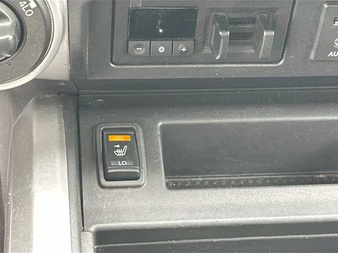 Used 2017 Nissan Titan SV image 23