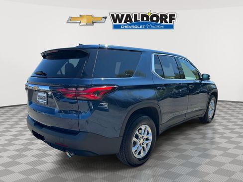 Used 2023 Chevrolet Traverse LS w/ Safety Package FWD image 6