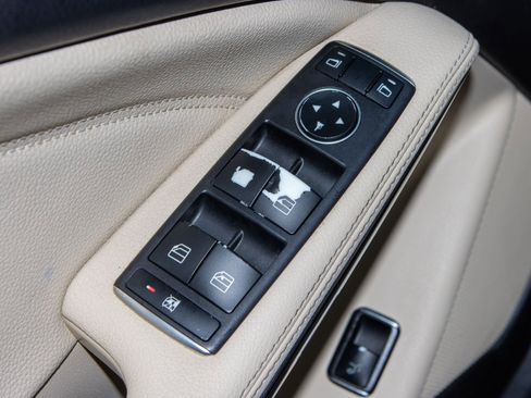 Used 2020 Mercedes-Benz GLA 250 w/ Multimedia Package image 27