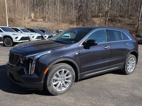 Used 2023 Cadillac XT4 Luxury w/ Cold Weather Package image 10