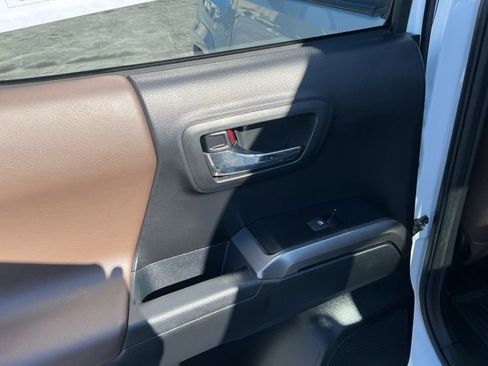 Used 2019 Toyota Tacoma Limited image 21