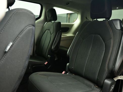 Used 2018 Chrysler Pacifica Touring Plus image 23