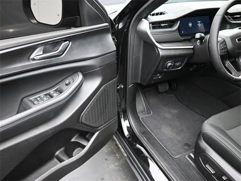 New 2025 Jeep Grand Cherokee L Laredo image 11