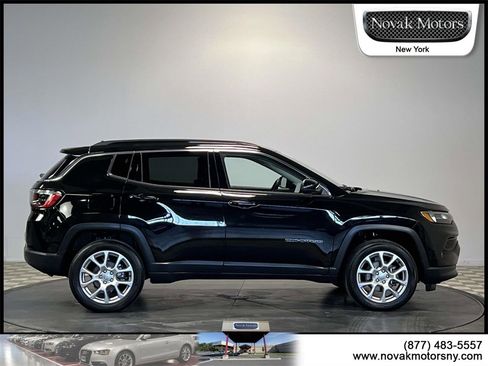 Used 2022 Jeep Compass Latitude image 9