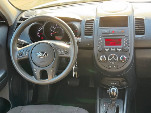 Used 2013 Kia Soul FWD image 30