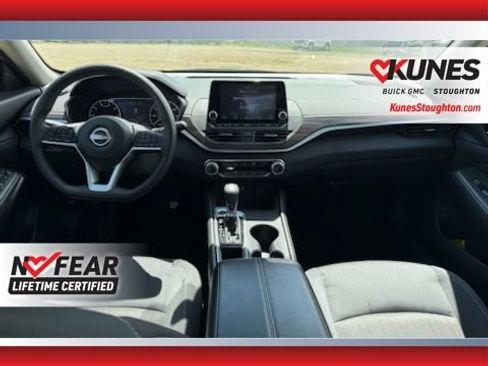 Used 2025 Nissan Altima 2.5 SV FWD image 21