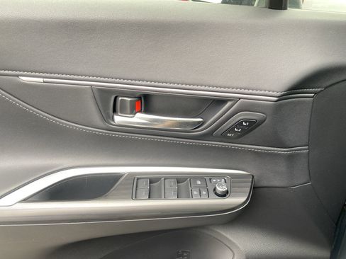 Used 2022 Toyota Venza XLE image 15