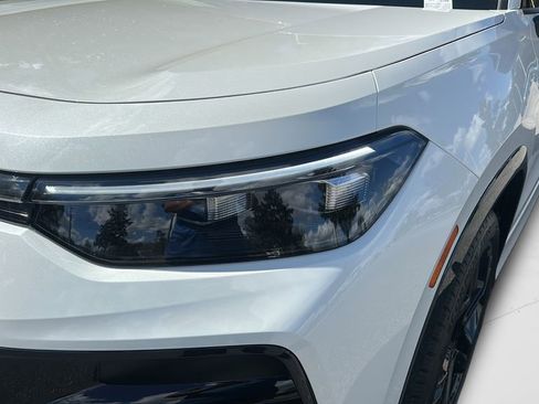 New 2026 Volkswagen Tiguan SE R-Line image 9