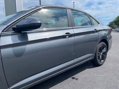 Used 2024 Volkswagen Jetta SE w/ Panoramic Sunroof Package FWD image 3